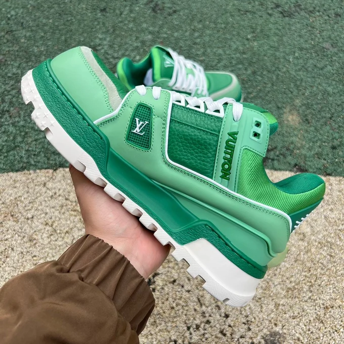 LOUIS VUITTON Trainer Maxi Green