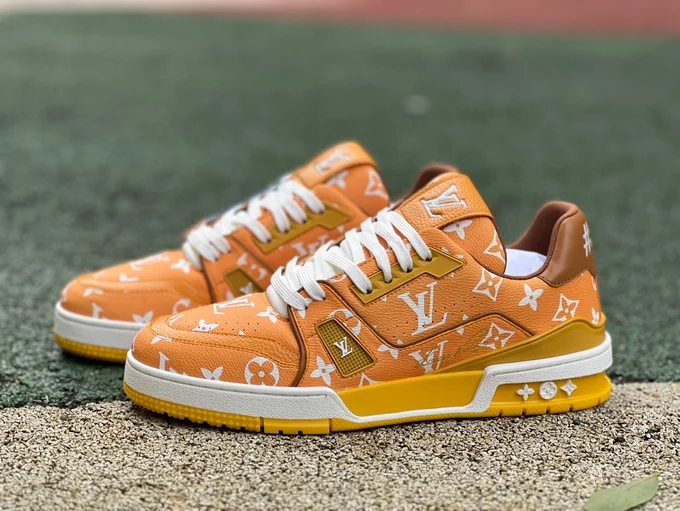 LOUIS VUITTON Trainer Orange