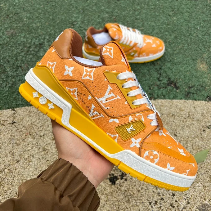 LOUIS VUITTON Trainer Orange