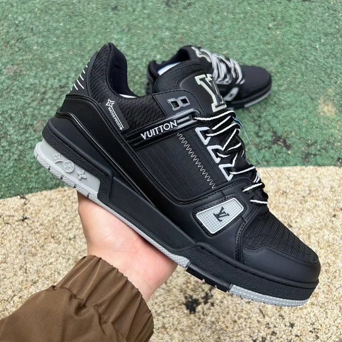 LOUIS VUITTON Trainer Black Grey