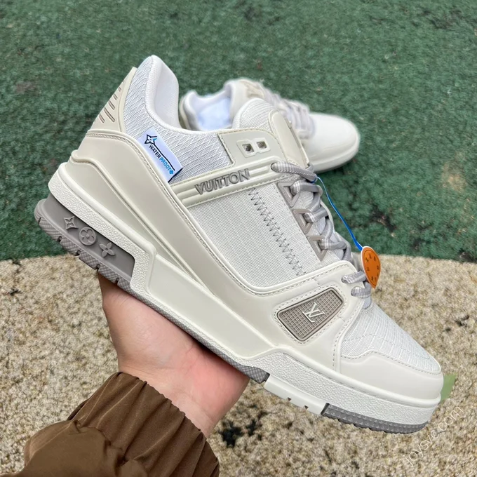 LOUIS VUITTON Trainer Beige Grey