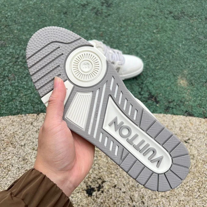 LOUIS VUITTON Trainer Beige Grey