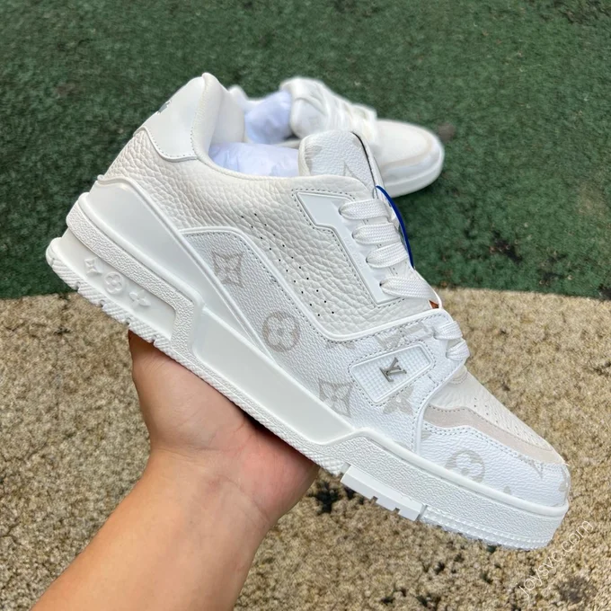 LOUIS VUITTON Trainer White Denim