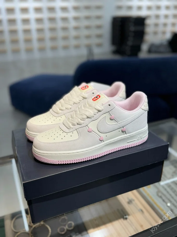 Air Force 1 Valentine's Day Limited Edition HV5992-111