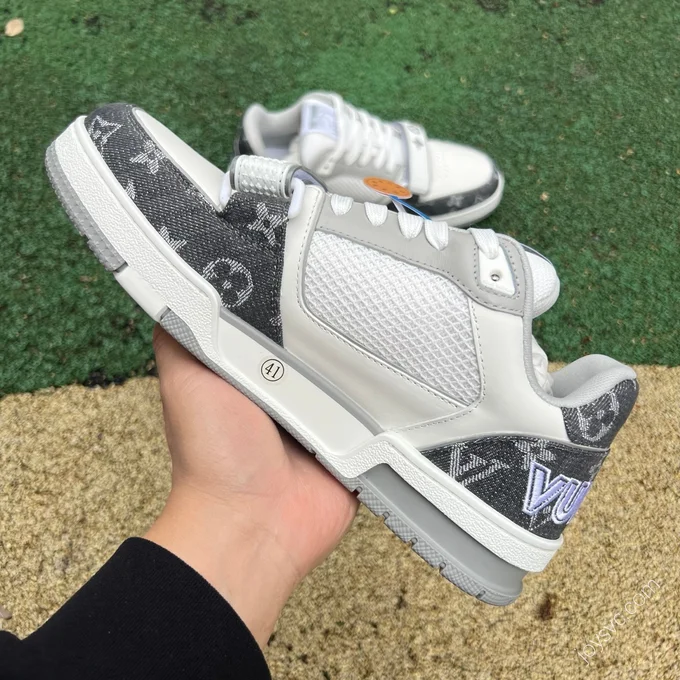 LOUIS VUITTON Trainer White Grey