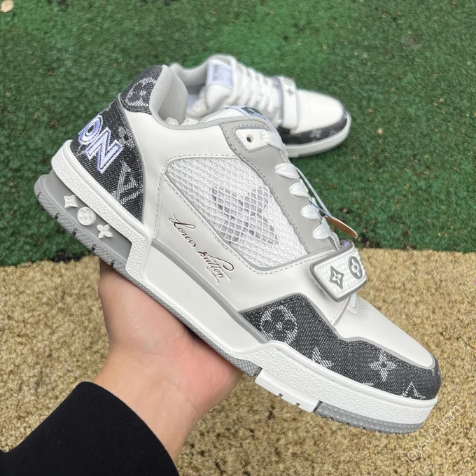 LOUIS VUITTON Trainer White Grey