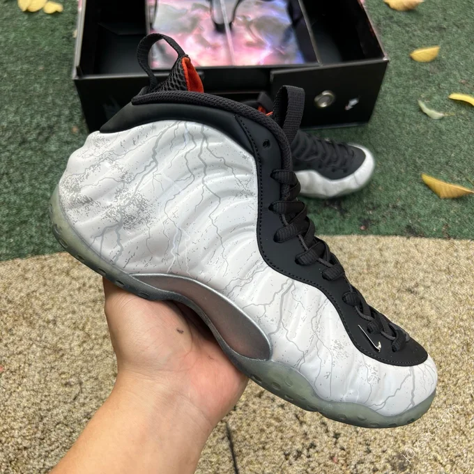 Nike Foamposite One Black White HF6367-001