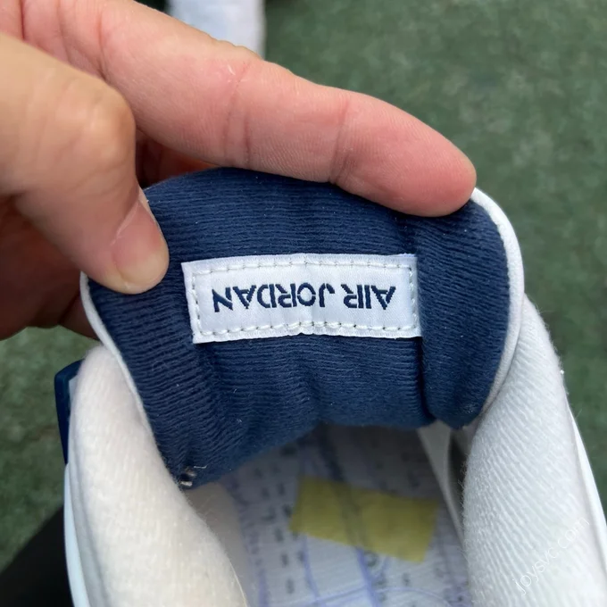 Nike SB x Air Jordan 4 White Blue DR5415-100