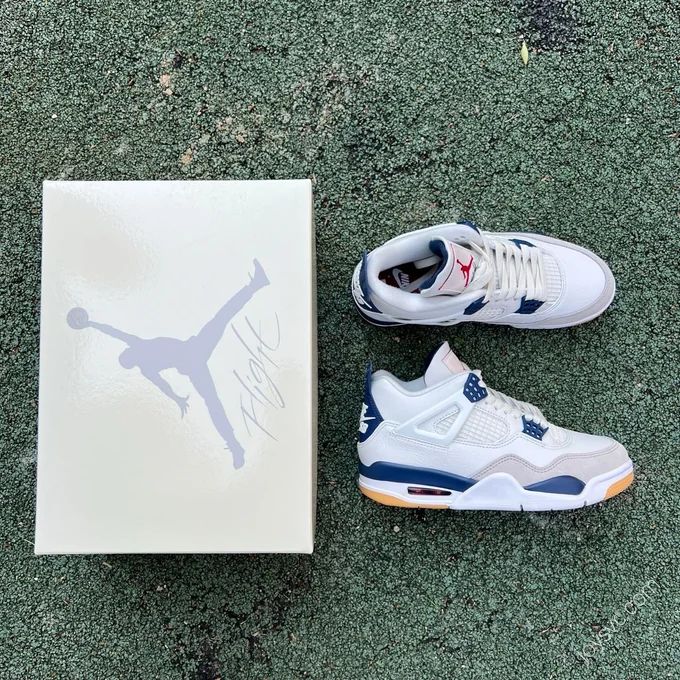 Nike SB x Air Jordan 4 White Blue DR5415-100