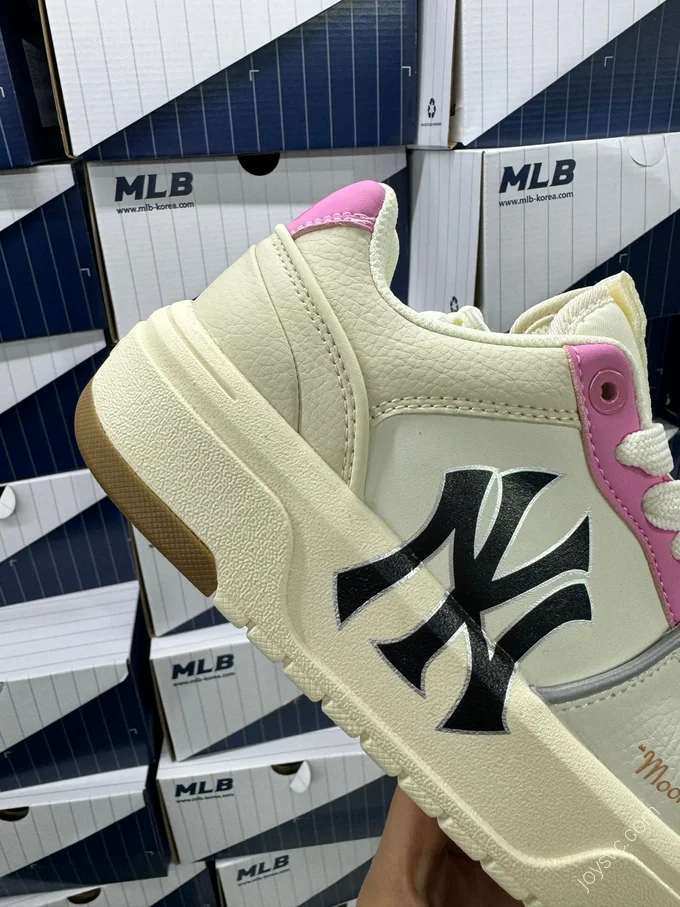 MLB White Pink NY Print Chukky Classic Shoes